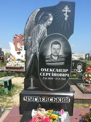 Статую Ангелочка из гранита для памятника на могилу купить в мастерской в  СПб