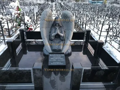 Памятник с ангелом на могилу, мемориальный комплекс - семейное надгробие.