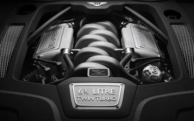 Обои на рабочий стол Золотистый Bentley Continental / Бентли Континенталь  стоит у дома с необычным дизайном, обои для рабочего стола, скачать обои,  обои бесплатно