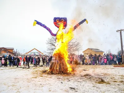 Гигантское чучело Масленицы сожгли в Подмосковье | Фото | Общество |  Аргументы и Факты