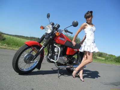 Обои Jawa 350 Мотоциклы Мото с девушкой, обои для рабочего стола,  фотографии jawa 350, мотоциклы, мото с девушкой, мотоцикл, ява, jawa, 350,  девушка, поза, дорога Обои для рабочего стола, скачать обои картинки