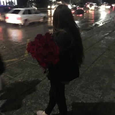Картинка девушки на аву нарисованная брюнетка