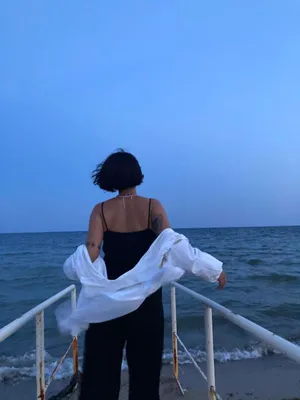 Силуэт девушки со спины на закате - фото и картинки abrakadabra.fun