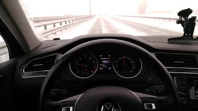 Фото девушка за рулем без лица