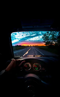 Девушки за рулём (37 фото)