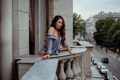Картина по номерам Девушка на балконе (Brushme GX29716) купить недорого.