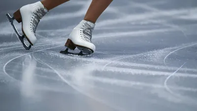 Девушка виртуозно катается на роликах — видео - Чемпионат