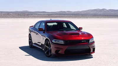 Фон рабочего стола где видно Dodge Charger, ретро автомобили, черная  машина, на закате дня