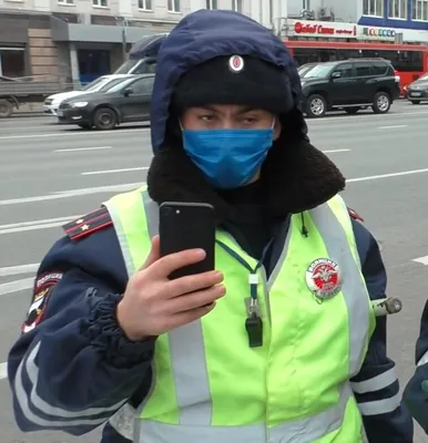 Автоюрист пояснил, может ли инспектор ДПС фиксировать нарушения ПДД на свой  мобильный телефон. | Автоюрист. Всё о ДПС. | Дзен