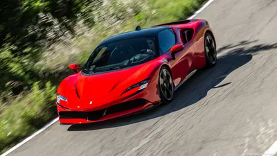 Обои для рабочего стола Феррари красная автомобиль