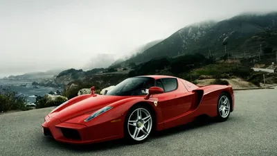 Обои на рабочий стол Красная Ferrari / Феррари на черном фоне, обои для рабочего  стола, скачать обои, обои бесплатно