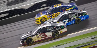 Более 20 машин попали в аварию на гонке NASCAR в США (видео)