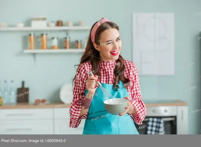 Две хозяйки на одной кухне: как избежать конфликтной ситуации в доме  свекрови | Белая полоса жизни | Дзен