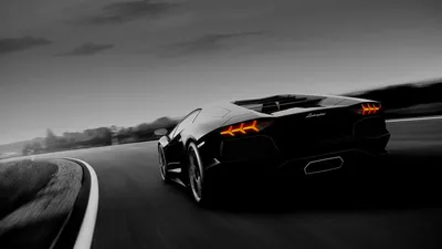 Обои на рабочий стол Автомобиль Ламборгини Авентадор / Lamborghini  Aventador мчится по дороге, обои для рабочего стола, скачать обои, обои  бесплатно