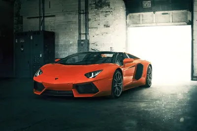 Скачать обои и картинки lamborghini, aventador, lp 700-4, зелёный,  суперкар, трава, здание, деревья для рабочего стола в разрешении 4096x3072
