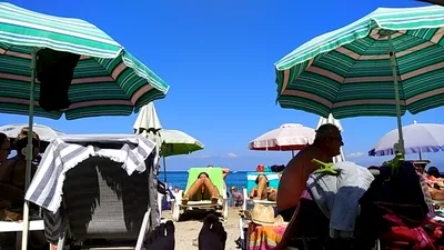 Сотни людей самоизолировались на пляже в Ростовской области