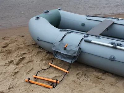 Лодка на воде, ночь, темно, луна …» — создано в Шедевруме