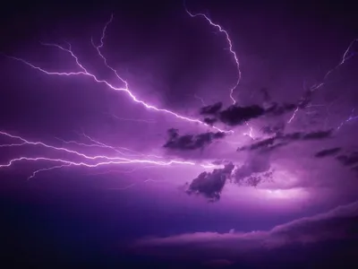 Фиолетовые молнии | Tudo roxo, Céu roxo, Fenômenos naturais