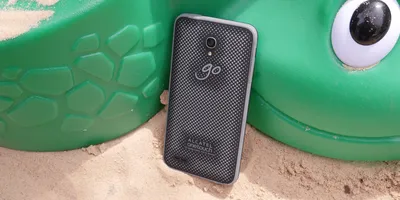 6'' Alcatel One Touch Hero phablet goes full out: pico projector, companion  handset, E-Ink/LED covers - PhoneArena