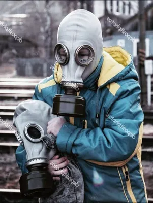 Девушка с голубыми волосами с противогазом на лице — Фото аватарки