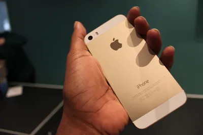 Apple iPhone 5S review: Same look, small screen, big potential - CNET