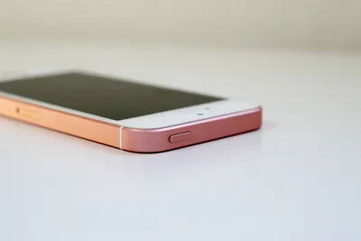 1st gen appreciation post... I decided to try using the SE I posted about a  few weeks ago as a daily, and wow, it's still amazing. It flies through iOS  13, the
