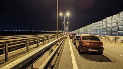 В результате ЧП на Крымском мосту погибли два человека, проезд закрыт.  Собрали все, что известно