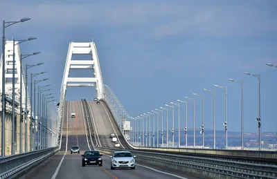 На Крымском мосту перекрыли движение машин — РБК
