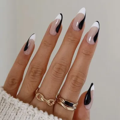 Нарощенные ногти могут выглядеть естественно, если они стильные и  аккуратные. Заметьте этот идеальный блик ✨ Маникюр @salon_goldenclass… |  Instagram