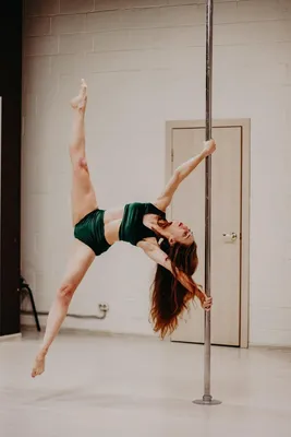 Pole dance. Девушка. Пилон.