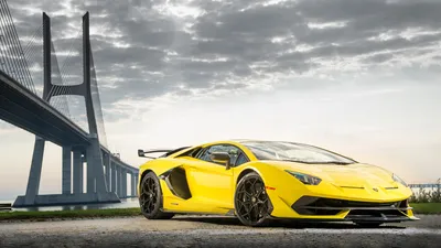 Обои для рабочего стола Lamborghini Aventador желтая авто 2560x1440