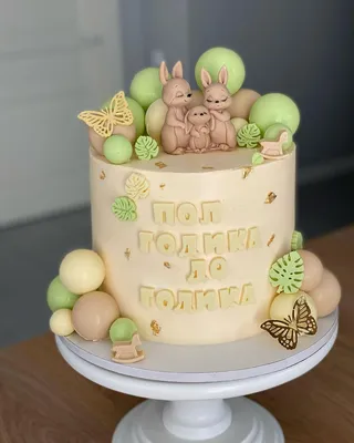 Кондитерская. Торты на заказ. - Пол тортика на полгодика :) внутри Киевский  торт 🎂 😋 #полтортиканаполгодика | Facebook