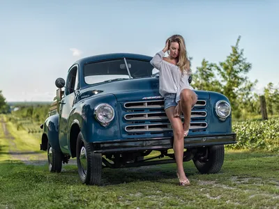 Скачать картинки - Девушки на спорткарах, автомобильные мобильные обои для  телефона и картинки на рабочий стол, полный тюнинг и весь фарш