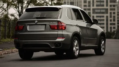Обои на рабочий стол автомобили BMW X5 M Competition (Isle of Man Green  Metallic) - 2023