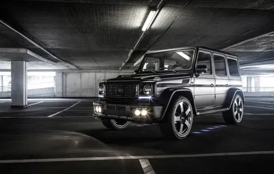 Обои на рабочий стол Автомобиль внедорожники, Mercedes G63 AMG, Мерседес,  гелик, красный, Гелендваген на площадке возле здания, обои для рабочего  стола, скачать обои, обои бесплатно