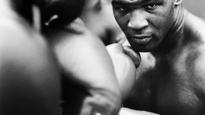 Скачать обои взгляд, тату, актер, боксер, Mike Tyson, Майк Тайсон, Michael  Gerard Tyson, раздел мужчины в разрешении 2560x1024