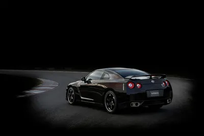 Обои на рабочий стол Nissan GT-R стоит на проселочной дороге, обои для рабочего  стола, скачать обои, обои бесплатно