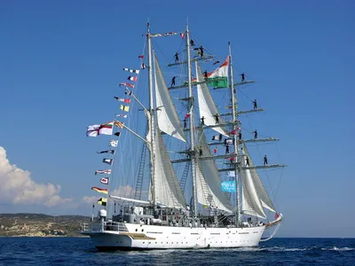 Обои парусные, фото, корабли, волны, море, тримаран на рабочий стол
