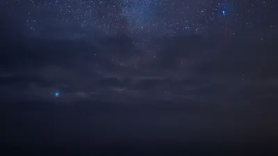 Обои на рабочий стол Звездное небо и млечный путь над горой, обои для рабочего  стола, скачать обои, обои бесплатно
