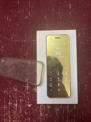 яблочный Iphone 13. интеллектуальный телефон. полноцветный. сенсорный  экран. мировой технологии. экранный смартфон с Ios 15 и боко Редакционное  Стоковое Фото - иллюстрации насчитывающей интернет, сообщение: 230676493