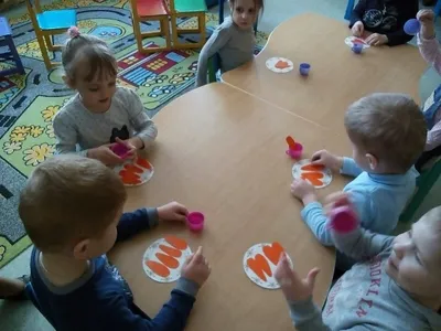 Уголок \"ряжения\" (нарядов) в детском саду.