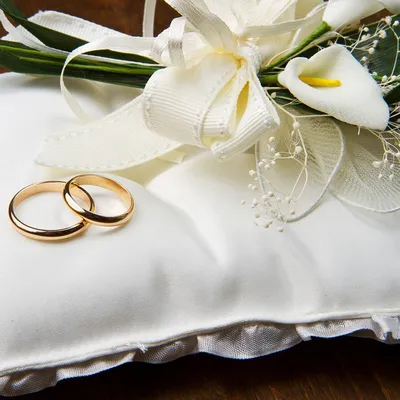 Подушечка для колец на свадьбу — зачем нужна и как сделать подушку для  обручалок своими руками