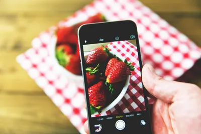 Свежие вкусные ягоды и фрукты - обои на телефон