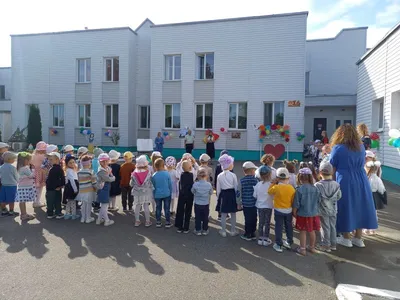 В Салехарде в День знаний все лицеисты города станцевали на площади |  Север-Пресс