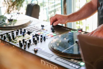 Установите черно-белых дизайнов темы Dj Иллюстрация вектора - иллюстрации  насчитывающей стикер, электронно: 133505645