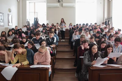 Урок по ИЗО в 7-м классе \"Историческая тема в искусстве. Творчество В.И.  Сурикова\"