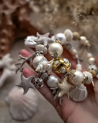 АВТОРСКИЕ УКРАШЕНИЯ on Instagram: “Наверное, пора перестать делать украшения  на морскую тему 🐙🐚🌊 Но как? Эти подвесочки так … в 2023 г | Браслеты,  Украшения, Морская тема