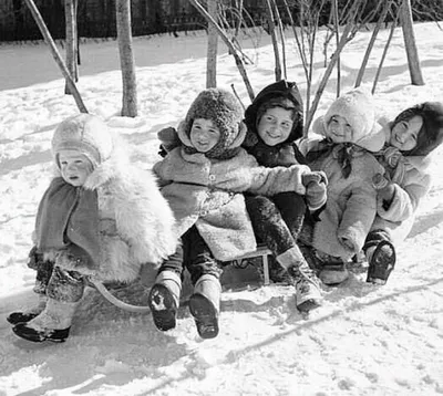 Фотографии былых времён. Зимние забавы советских детей