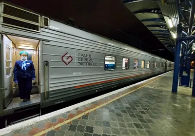 Купить картину На вокзале в Москве от художника Бендер Валерий