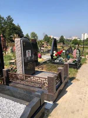 Высокая могильная ограда в классическом стиле — фото и цена